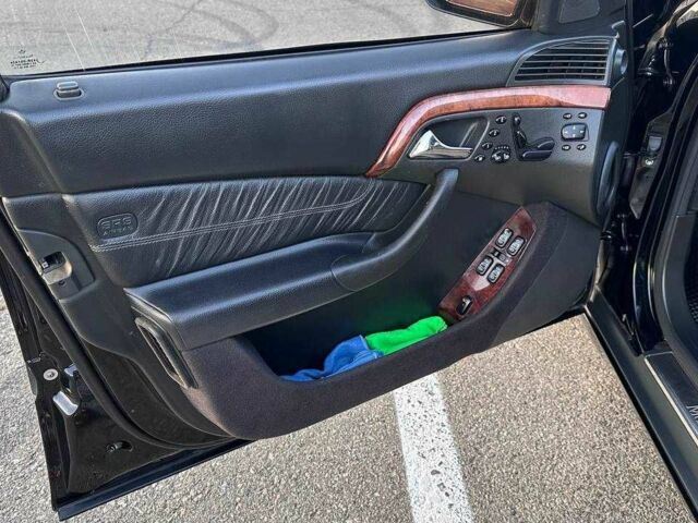 Черный Мерседес 220, объемом двигателя 4 л и пробегом 400 тыс. км за 7000 $, фото 15 на Automoto.ua