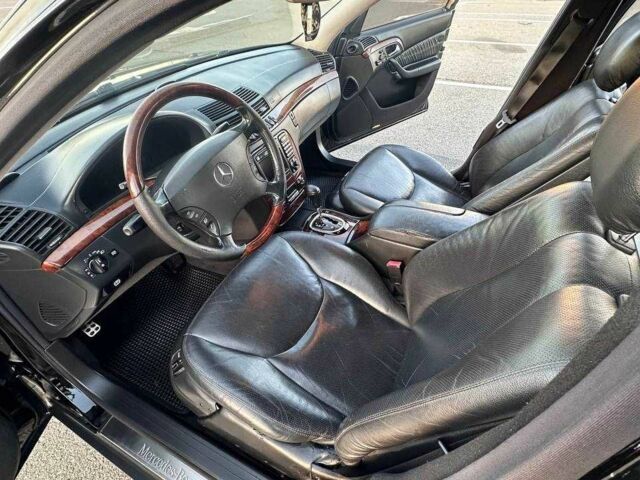 Черный Мерседес 220, объемом двигателя 4 л и пробегом 400 тыс. км за 7000 $, фото 9 на Automoto.ua