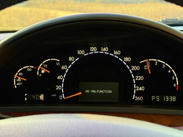 Черный Мерседес 220, объемом двигателя 3.2 л и пробегом 325 тыс. км за 7500 $, фото 20 на Automoto.ua