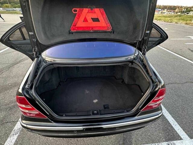 Черный Мерседес 220, объемом двигателя 4 л и пробегом 400 тыс. км за 7000 $, фото 7 на Automoto.ua