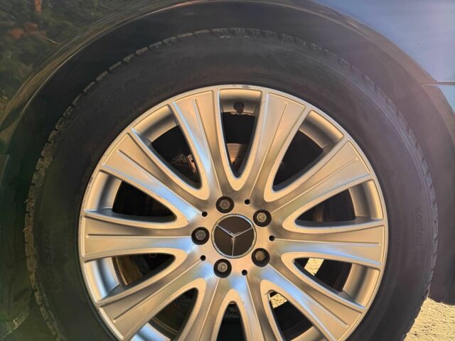 Черный Мерседес 220, объемом двигателя 3.2 л и пробегом 325 тыс. км за 7500 $, фото 6 на Automoto.ua