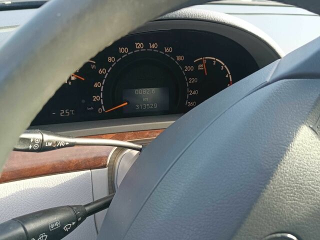 Черный Мерседес 220, объемом двигателя 4 л и пробегом 313 тыс. км за 4300 $, фото 2 на Automoto.ua