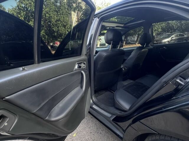 Черный Мерседес 220, объемом двигателя 2.1 л и пробегом 405 тыс. км за 5500 $, фото 9 на Automoto.ua