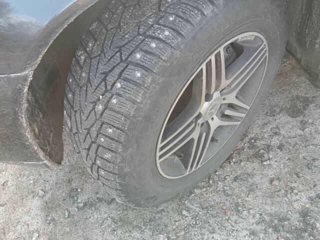 Черный Мерседес 220, объемом двигателя 4 л и пробегом 313 тыс. км за 4300 $, фото 1 на Automoto.ua