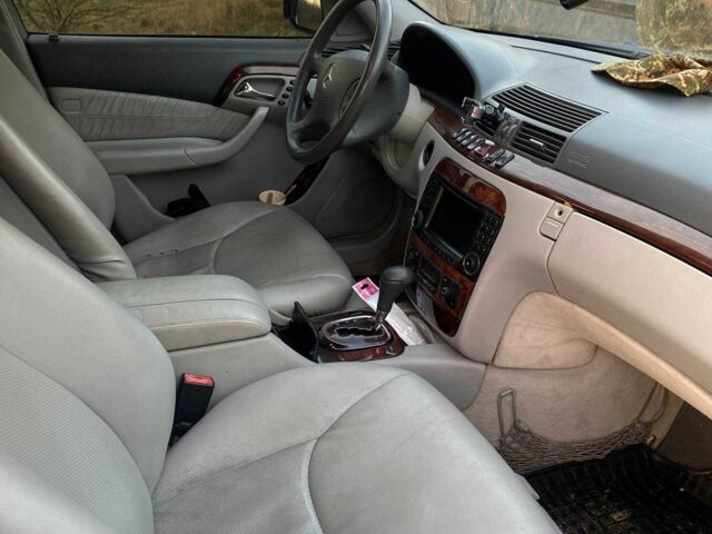 Черный Мерседес 220, объемом двигателя 4 л и пробегом 313 тыс. км за 4300 $, фото 8 на Automoto.ua