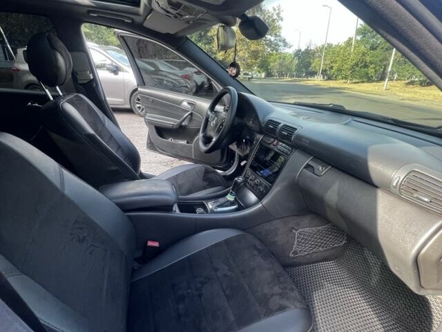 Черный Мерседес 220, объемом двигателя 2.1 л и пробегом 405 тыс. км за 5500 $, фото 12 на Automoto.ua