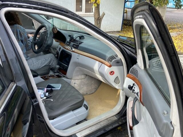 Черный Мерседес 220, объемом двигателя 3.2 л и пробегом 362 тыс. км за 5500 $, фото 3 на Automoto.ua