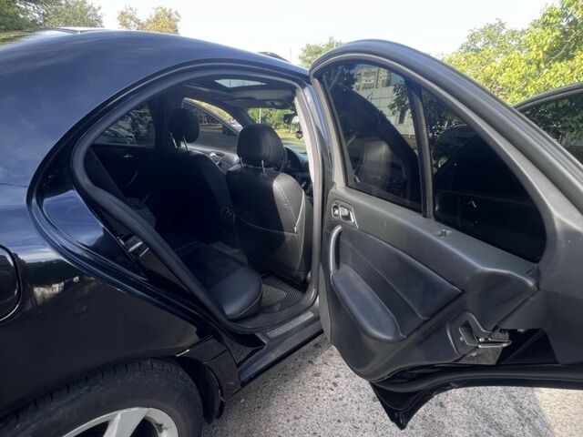 Черный Мерседес 220, объемом двигателя 2.1 л и пробегом 405 тыс. км за 5500 $, фото 13 на Automoto.ua