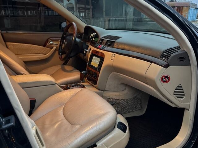 Чорний Мерседес 220, об'ємом двигуна 3.2 л та пробігом 500 тис. км за 7000 $, фото 9 на Automoto.ua