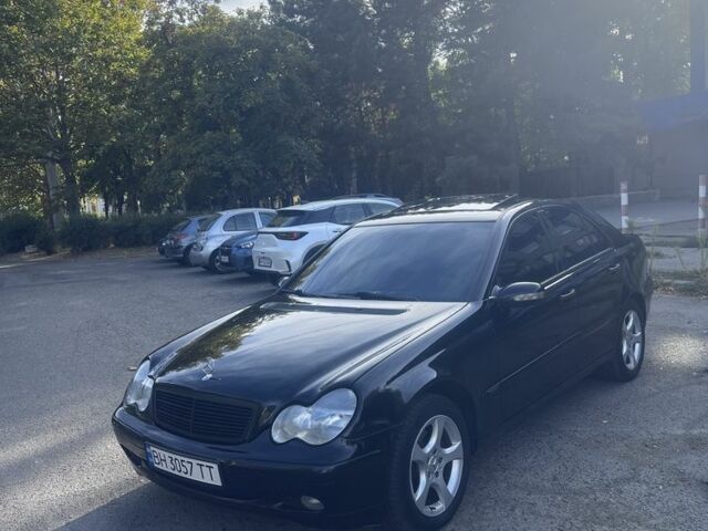 Черный Мерседес 220, объемом двигателя 2.1 л и пробегом 405 тыс. км за 5500 $, фото 15 на Automoto.ua