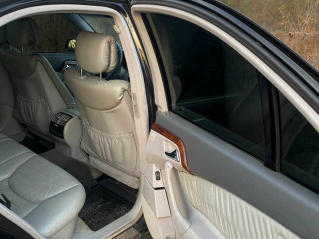 Черный Мерседес 220, объемом двигателя 4 л и пробегом 313 тыс. км за 4300 $, фото 5 на Automoto.ua