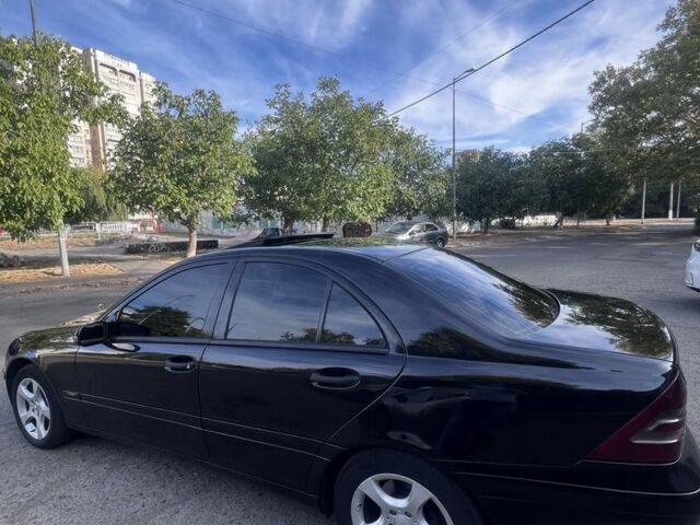 Черный Мерседес 220, объемом двигателя 2.1 л и пробегом 405 тыс. км за 5500 $, фото 14 на Automoto.ua