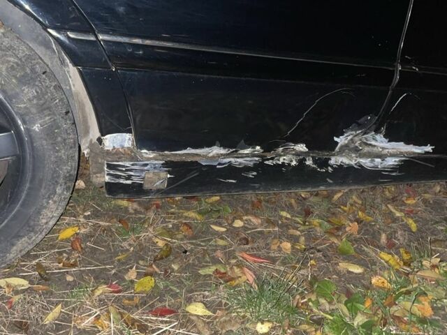 Черный Мерседес 220, объемом двигателя 3.2 л и пробегом 450 тыс. км за 3700 $, фото 15 на Automoto.ua