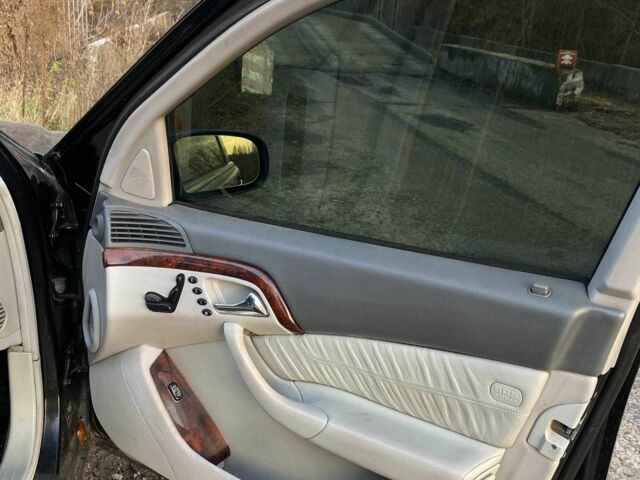 Черный Мерседес 220, объемом двигателя 4 л и пробегом 313 тыс. км за 4300 $, фото 7 на Automoto.ua