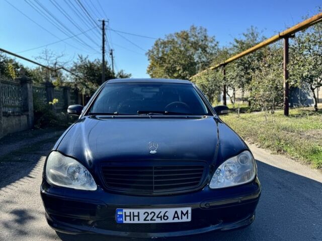 Чорний Мерседес 220, об'ємом двигуна 0 л та пробігом 300 тис. км за 4850 $, фото 1 на Automoto.ua