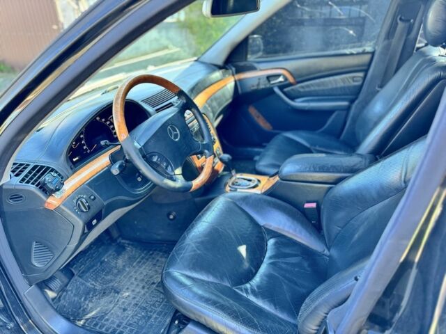 Чорний Мерседес 220, об'ємом двигуна 0 л та пробігом 300 тис. км за 4850 $, фото 3 на Automoto.ua