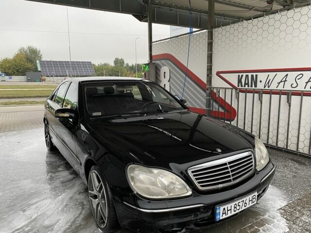 Черный Мерседес 220, объемом двигателя 4 л и пробегом 300 тыс. км за 3300 $, фото 1 на Automoto.ua