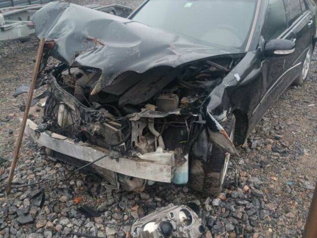 Черный Мерседес 220, объемом двигателя 2.1 л и пробегом 280 тыс. км за 1750 $, фото 5 на Automoto.ua