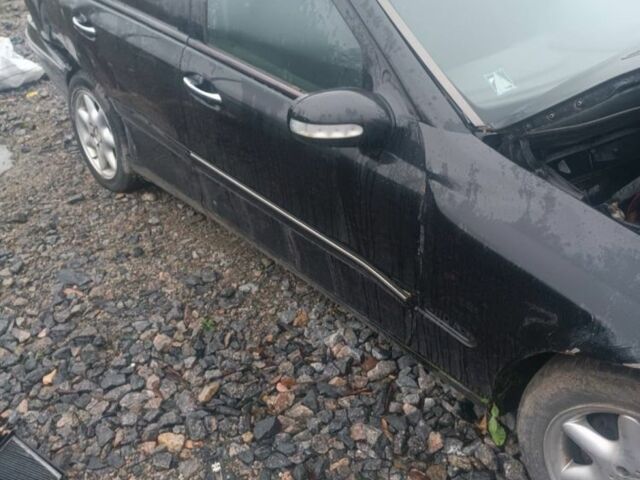 Черный Мерседес 220, объемом двигателя 2.1 л и пробегом 280 тыс. км за 1750 $, фото 9 на Automoto.ua