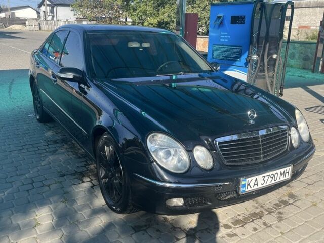 Чорний Мерседес 220, об'ємом двигуна 2.1 л та пробігом 500 тис. км за 6450 $, фото 1 на Automoto.ua