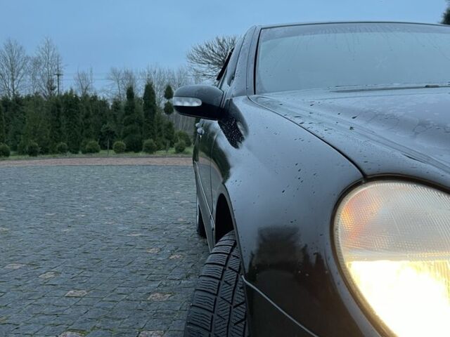 Черный Мерседес 220, объемом двигателя 1.8 л и пробегом 250 тыс. км за 3900 $, фото 14 на Automoto.ua