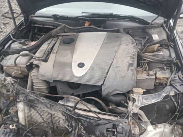 Черный Мерседес 220, объемом двигателя 2.1 л и пробегом 280 тыс. км за 1750 $, фото 8 на Automoto.ua