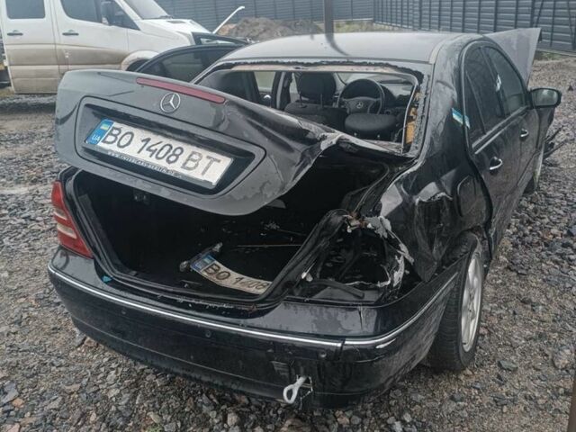 Черный Мерседес 220, объемом двигателя 2.1 л и пробегом 280 тыс. км за 1750 $, фото 3 на Automoto.ua