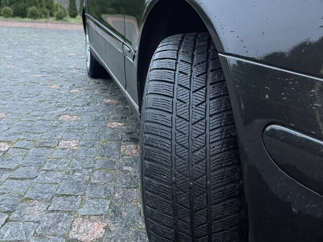 Черный Мерседес 220, объемом двигателя 1.8 л и пробегом 250 тыс. км за 3900 $, фото 16 на Automoto.ua