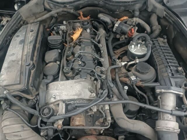 Черный Мерседес 220, объемом двигателя 2.1 л и пробегом 280 тыс. км за 1750 $, фото 7 на Automoto.ua