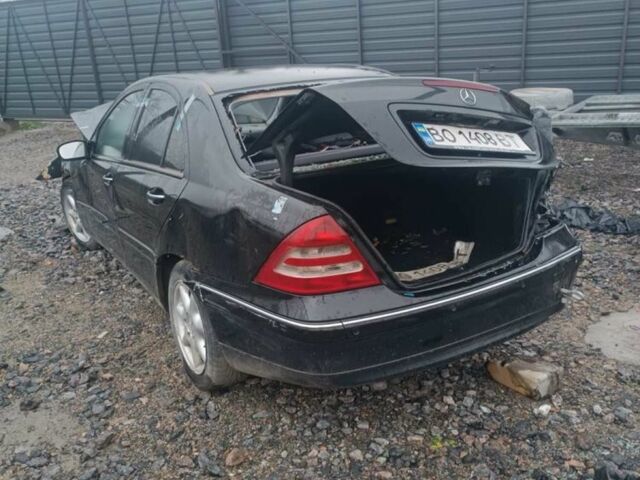 Черный Мерседес 220, объемом двигателя 2.1 л и пробегом 280 тыс. км за 1750 $, фото 10 на Automoto.ua