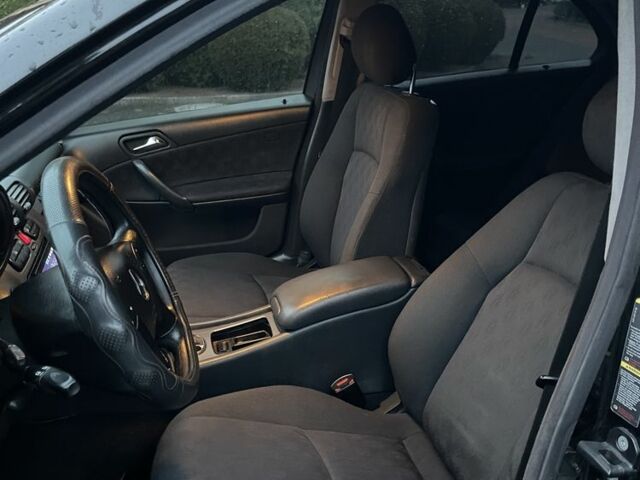 Черный Мерседес 220, объемом двигателя 1.8 л и пробегом 250 тыс. км за 3900 $, фото 10 на Automoto.ua