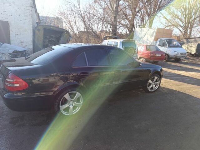 Черный Мерседес 220, объемом двигателя 2.2 л и пробегом 433 тыс. км за 4000 $, фото 3 на Automoto.ua