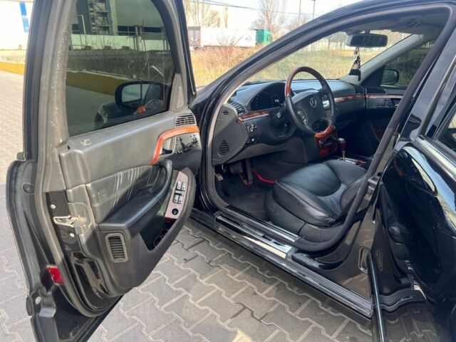 Чорний Мерседес 220, об'ємом двигуна 3.7 л та пробігом 340 тис. км за 4500 $, фото 11 на Automoto.ua