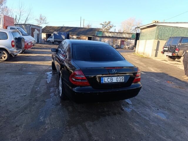 Черный Мерседес 220, объемом двигателя 2.2 л и пробегом 433 тыс. км за 4000 $, фото 6 на Automoto.ua