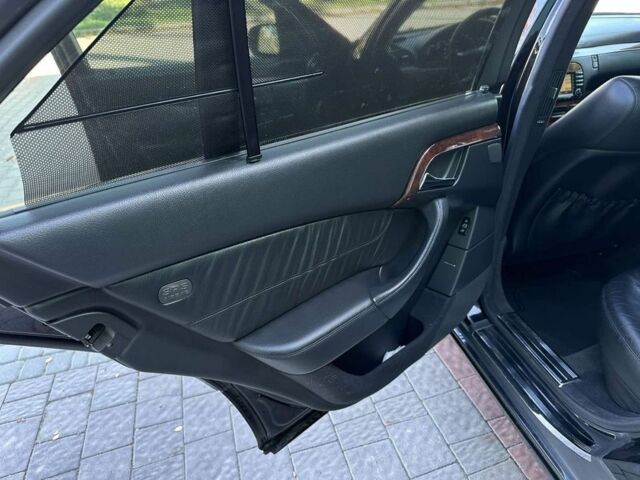 Черный Мерседес 220, объемом двигателя 3.2 л и пробегом 503 тыс. км за 8500 $, фото 4 на Automoto.ua