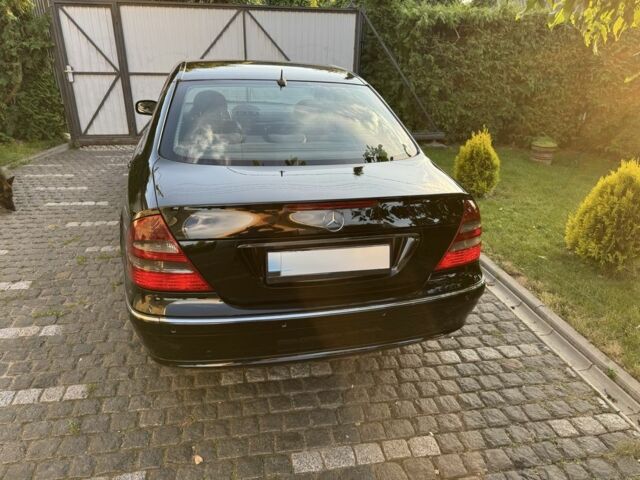 Чорний Мерседес 220, об'ємом двигуна 2.2 л та пробігом 280 тис. км за 7900 $, фото 2 на Automoto.ua