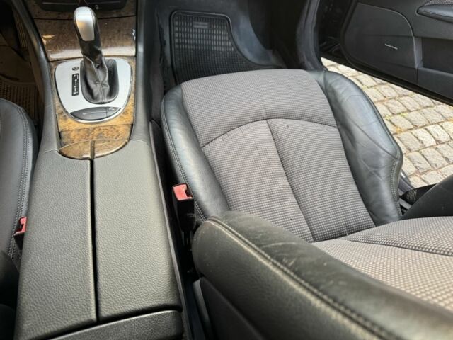 Чорний Мерседес 220, об'ємом двигуна 2.2 л та пробігом 280 тис. км за 7900 $, фото 17 на Automoto.ua