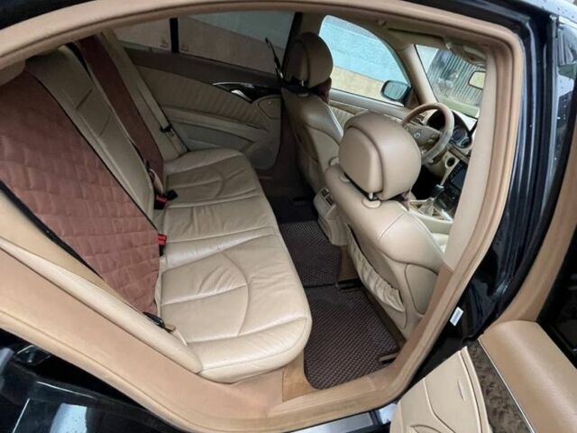 Чорний Мерседес 220, об'ємом двигуна 2.1 л та пробігом 300 тис. км за 7500 $, фото 6 на Automoto.ua