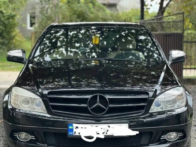 Черный Мерседес 220, объемом двигателя 2 л и пробегом 275 тыс. км за 10000 $, фото 1 на Automoto.ua