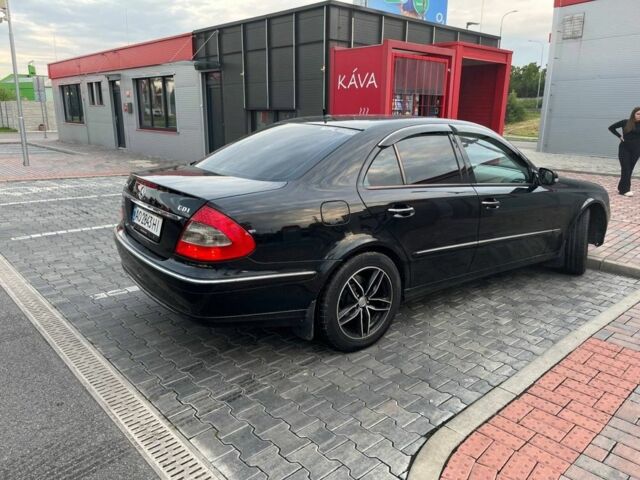 Чорний Мерседес 220, об'ємом двигуна 2.1 л та пробігом 300 тис. км за 7500 $, фото 3 на Automoto.ua