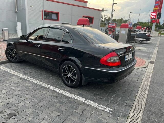 Чорний Мерседес 220, об'ємом двигуна 2.1 л та пробігом 300 тис. км за 7500 $, фото 2 на Automoto.ua