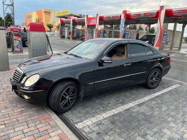 Чорний Мерседес 220, об'ємом двигуна 2.1 л та пробігом 300 тис. км за 7500 $, фото 1 на Automoto.ua