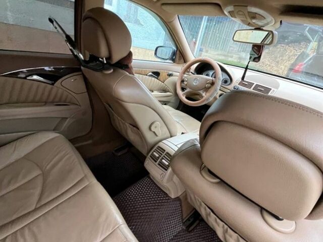 Чорний Мерседес 220, об'ємом двигуна 2.1 л та пробігом 300 тис. км за 7500 $, фото 5 на Automoto.ua