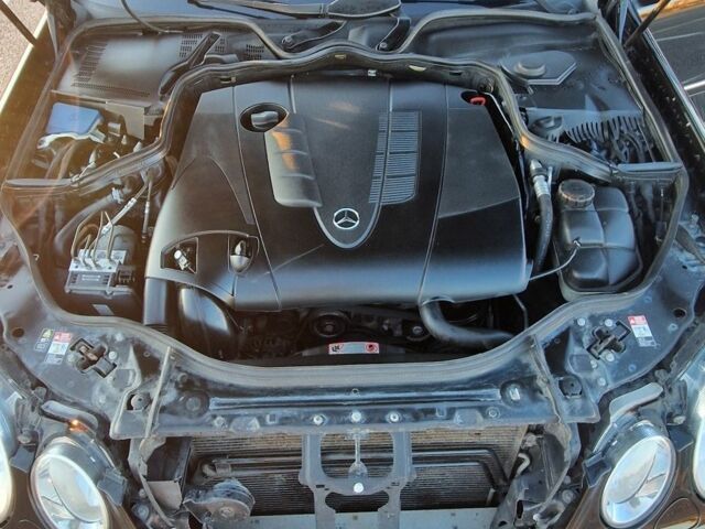 Черный Мерседес 220, объемом двигателя 2.1 л и пробегом 261 тыс. км за 10200 $, фото 6 на Automoto.ua