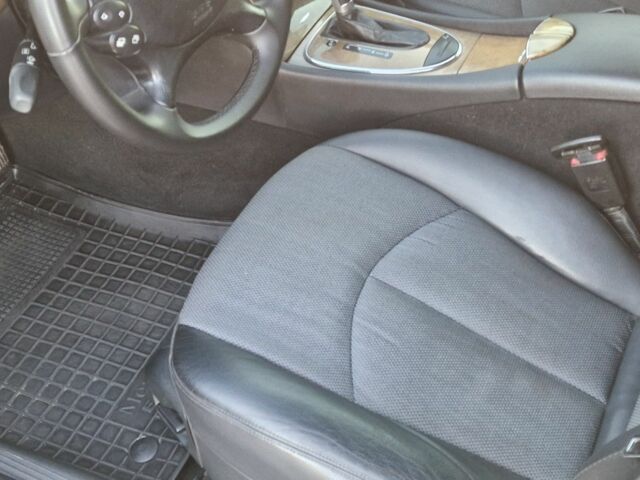 Черный Мерседес 220, объемом двигателя 2.1 л и пробегом 261 тыс. км за 10200 $, фото 4 на Automoto.ua