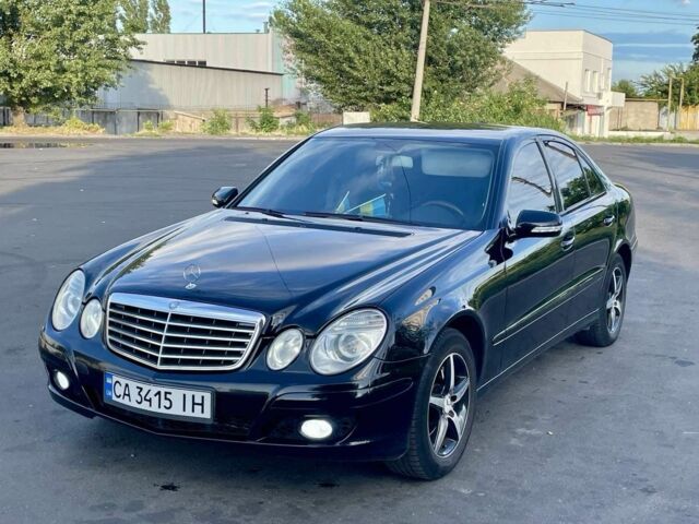 Черный Мерседес 220, объемом двигателя 2.1 л и пробегом 275 тыс. км за 7800 $, фото 3 на Automoto.ua