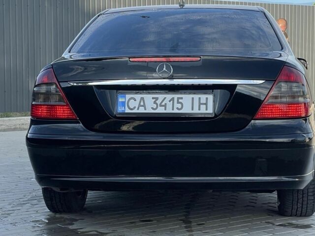 Черный Мерседес 220, объемом двигателя 2.1 л и пробегом 275 тыс. км за 7800 $, фото 4 на Automoto.ua