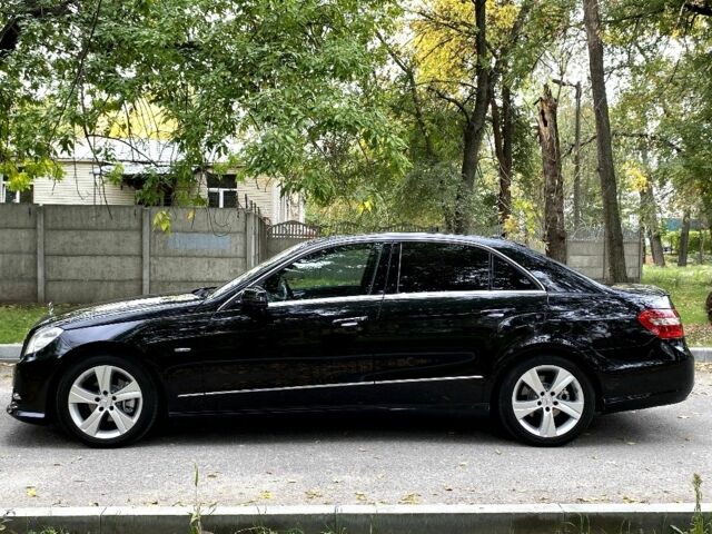 Черный Мерседес 220, объемом двигателя 2.1 л и пробегом 269 тыс. км за 13500 $, фото 3 на Automoto.ua