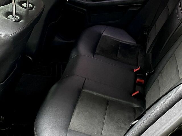 Черный Мерседес 220, объемом двигателя 2.1 л и пробегом 269 тыс. км за 13500 $, фото 10 на Automoto.ua