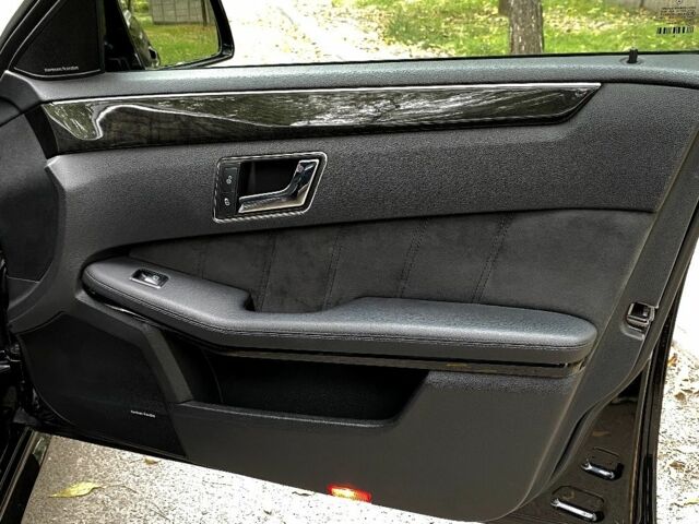 Черный Мерседес 220, объемом двигателя 2.1 л и пробегом 269 тыс. км за 13500 $, фото 12 на Automoto.ua